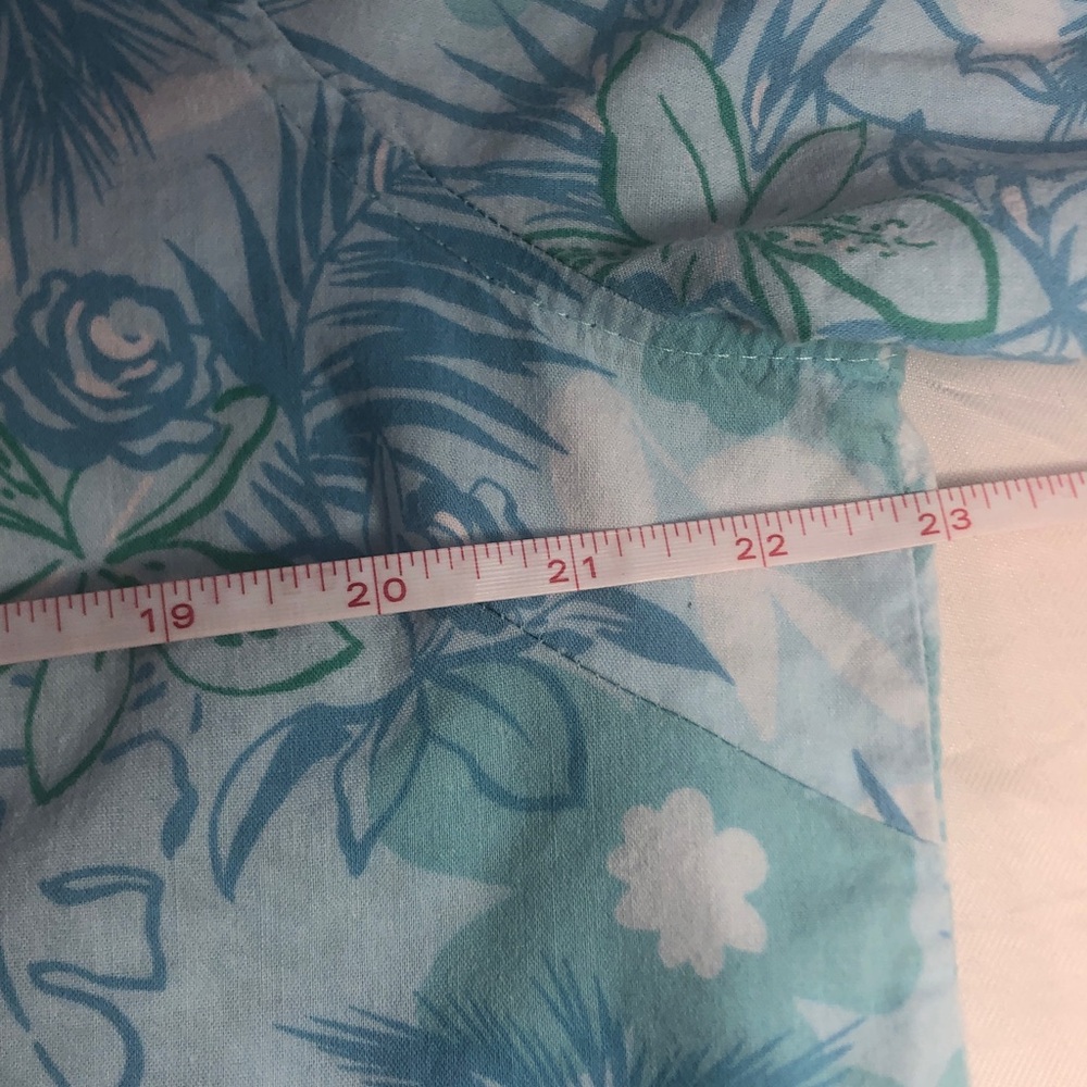 BLUE Vintage Hawaiian women’s short sleeve button down Pit to Pit 23” Used - Picture 5 of 7